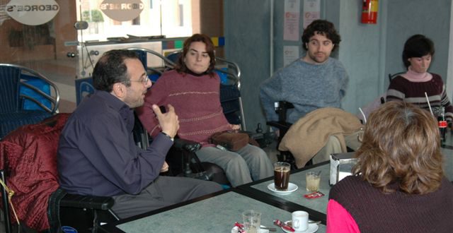 Javier Romañach junto a miembros de la OVI